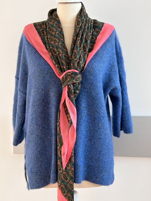 Цветен голям хубав шал