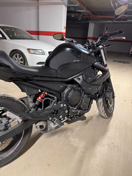 Motocicleta Yamaha XJ6 2011