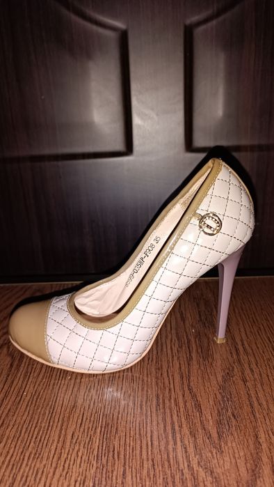 Женские туфли кожаные BATAA. фирменные