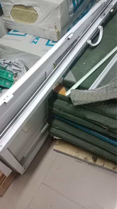 Двери пластиковые и деревянные