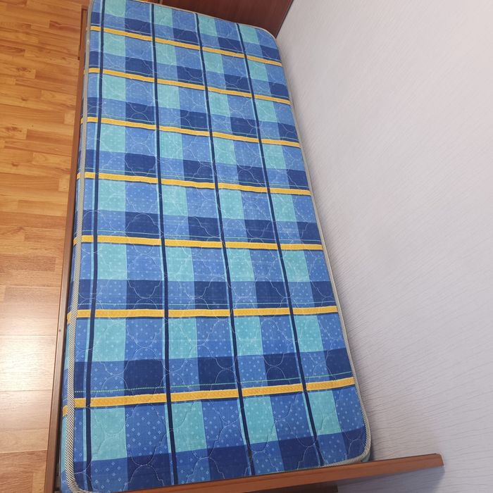 Продам кровать с ортопедическим матрасом