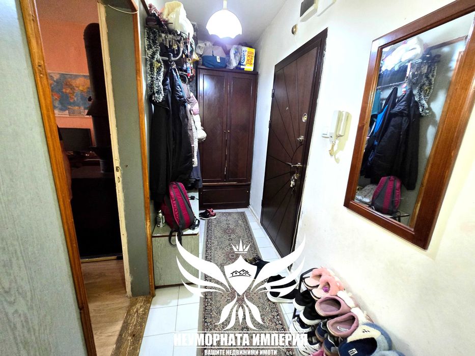 Продавам тристаен 68кв.м. на 4ти етаж с метален гараж в гр.Асеновград, квартал Изток