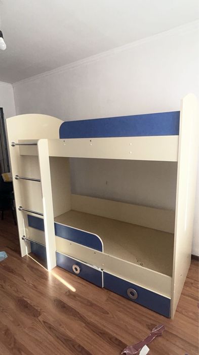 Двухярусная кровать