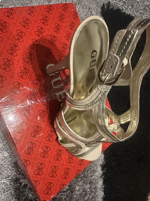 Pantofi cu toc stiletto Guess