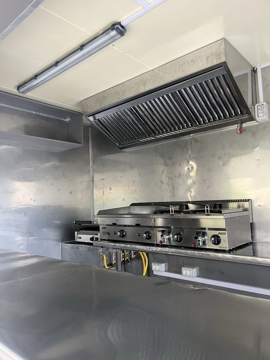 Rulota comerciala Fast Food / Food Truck de inchiriat