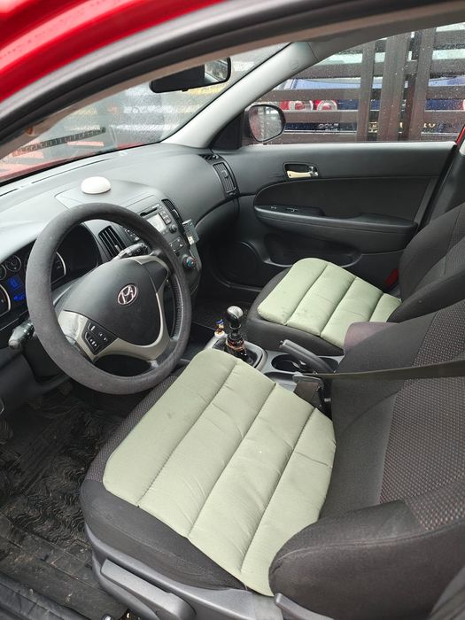 Vând Hyundai i30 - preț 3700 euro negociabil