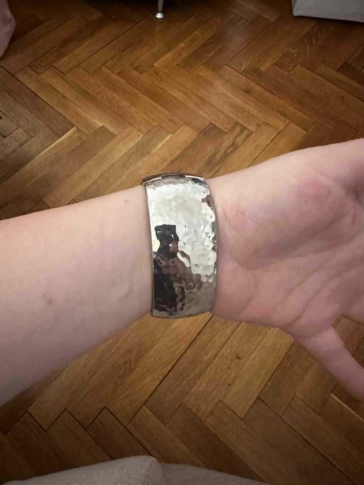 Дамски часовник тип гривна