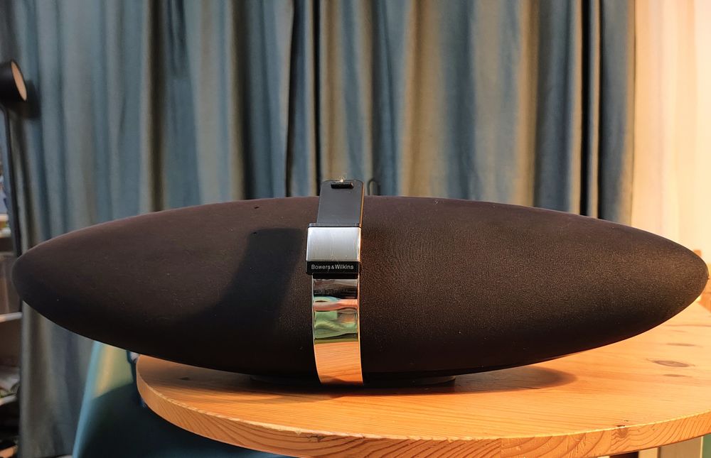 Bowers & Wilkins Zeppelin Air – Lightning