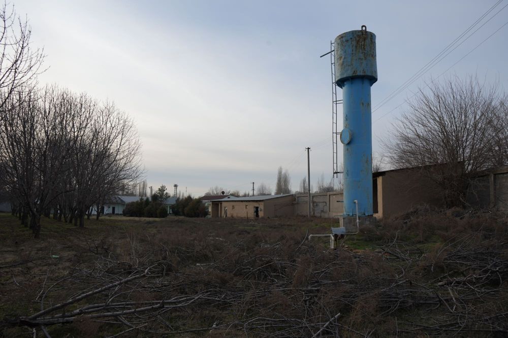 Дача с бассейном и фермой в городе Нуравшон (бывшая Тойтепа)