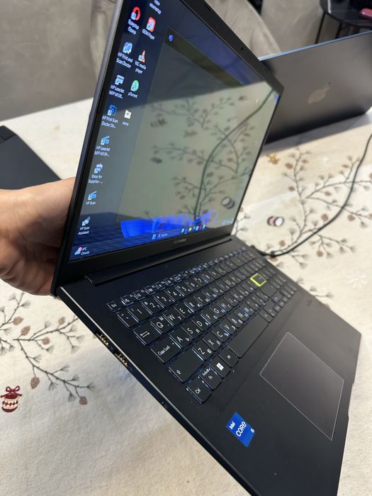 Лаптоп asus vivobook