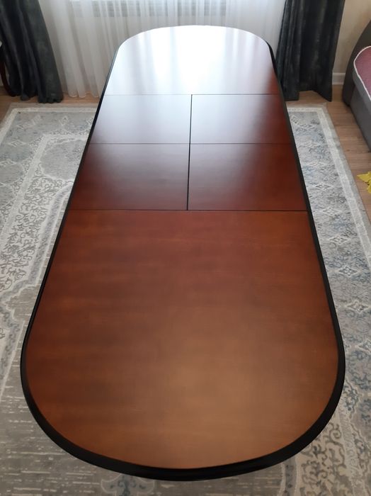 Стол для гостинной