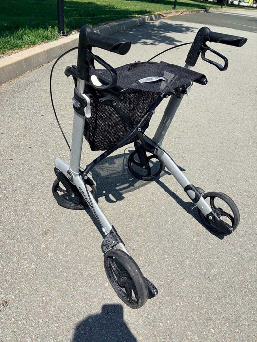 Vând cadru de mers Rollator Premium Gemino 20 – ultra usor, aluminiu, pliabil cu roți și frâne