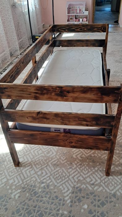 Кровать детская с матрасом