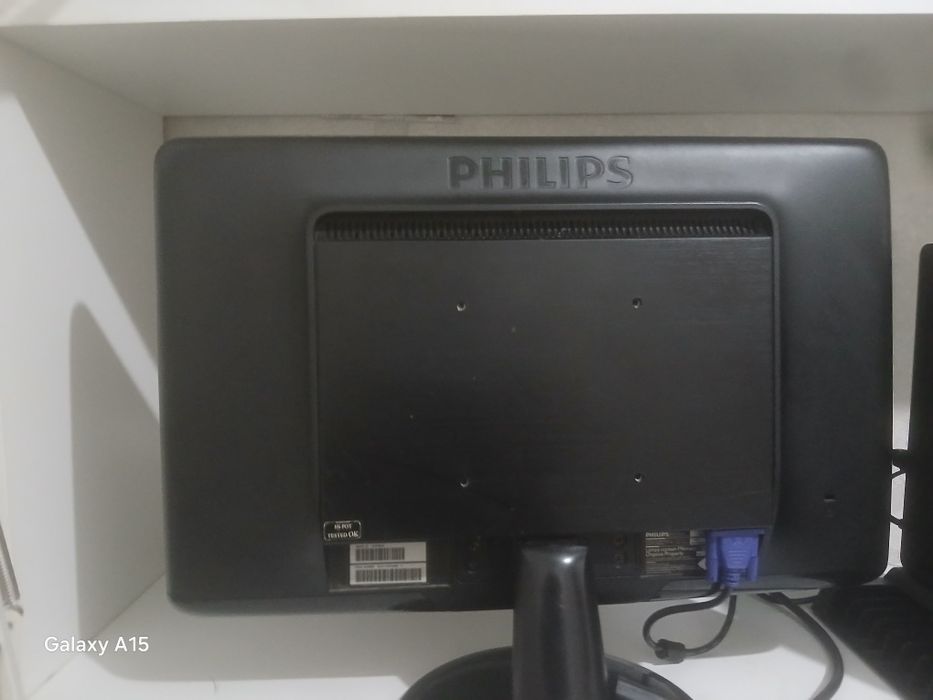 Монитор Philips.