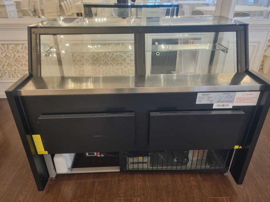 Vitrina friforifica cu iluminare LED și 1 raft
