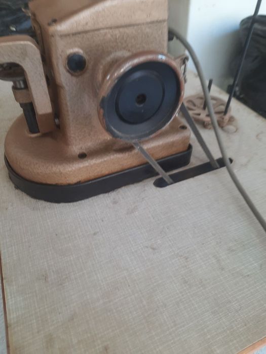 Скорняжная швейная машина