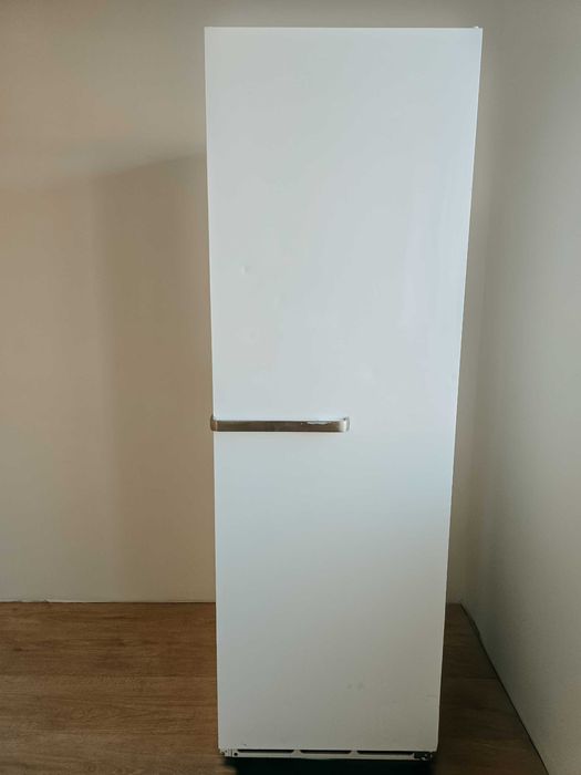 Congelator vertical ASKO - No Frost – 7 compartimente -262 litri