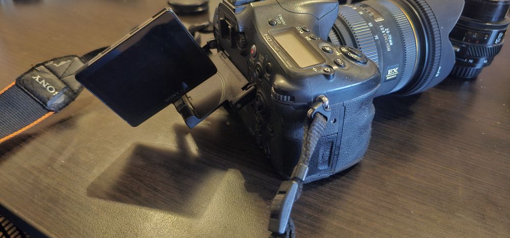 Vand camera foto Sony a77 + obiective