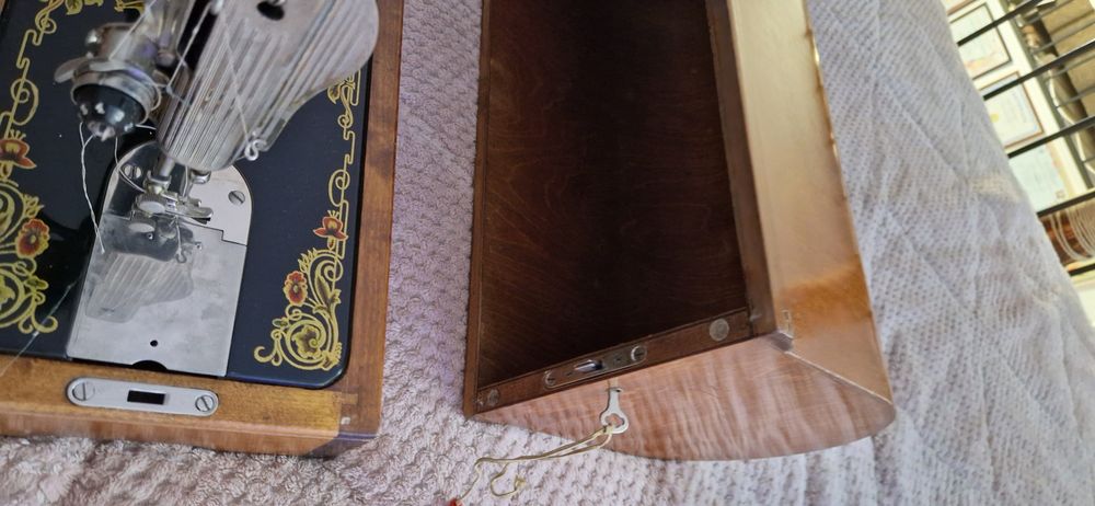 Старинна шивашка машина