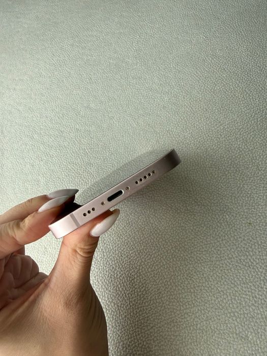 iPhone 13 розов. Изключително запазен.