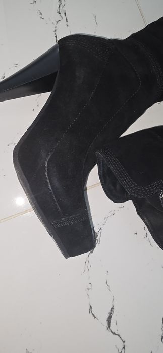 Cizme inalte piele intoarsa