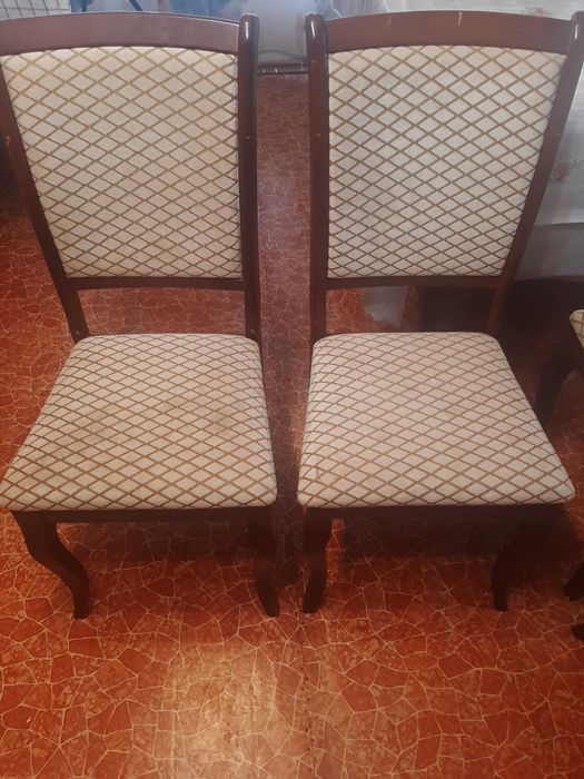 Продам комплект стульев