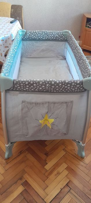 Мобилно детско легло