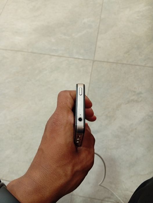 Apple Iphone 4  .