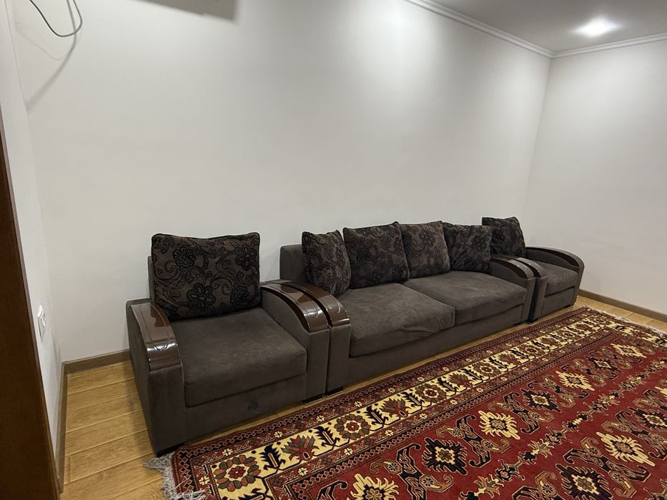 Продаю раскладной диван! Сделан из прочных материалов