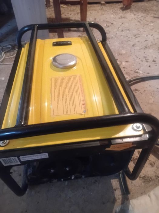 Продаётся бензиновый генератор