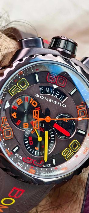 Часовник BOMBERG Bolt-68 ОРИГИНАЛЕН(купен от USA)