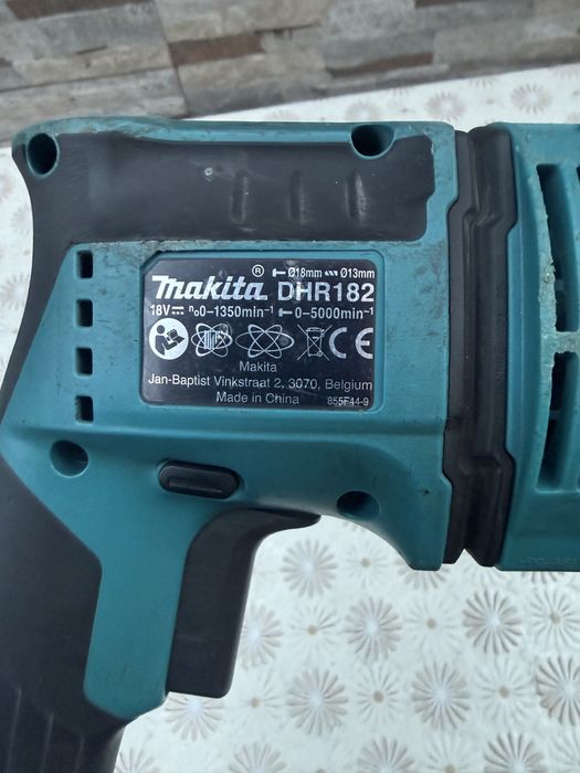 Акумулаторен перфоратор MAKITA DHR182