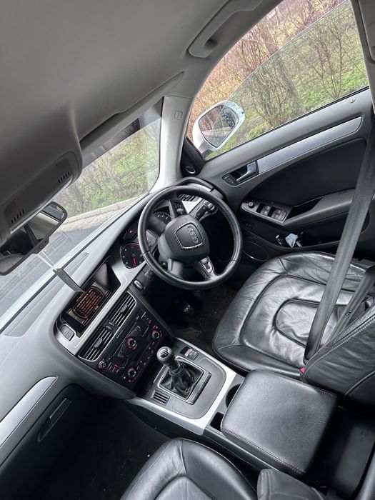 Audi A4 B8  2009 2.0 manual  volan dreapta uk