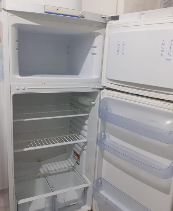 Холодильник INDESIT