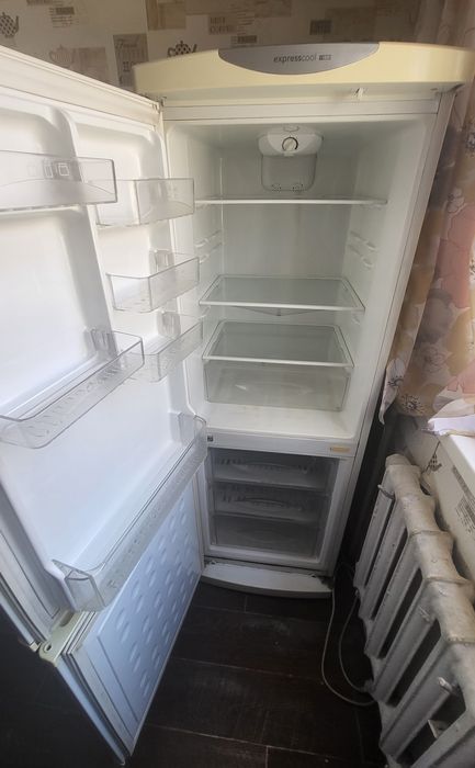 Продам холодильник 50000тг