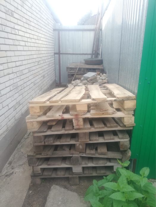 Продам поддоны в хорошем состоянии