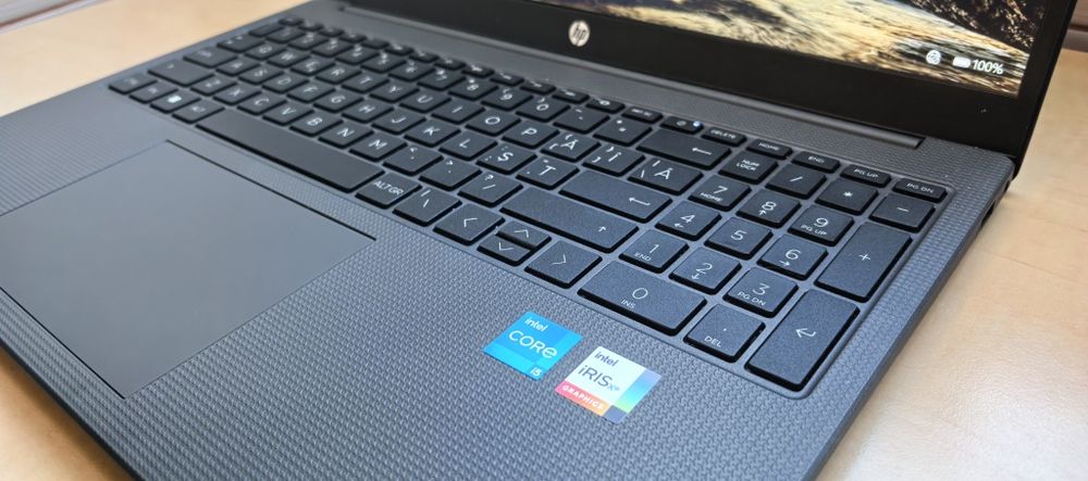 Laptop HP 15__i5 1334U gen 13_8GB DDR4_512GB SSD__NOU 10/10_Model 2025