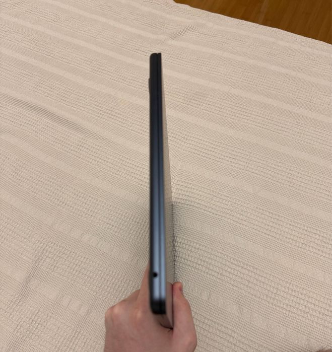 Продам MacBook Air M2 8/512
