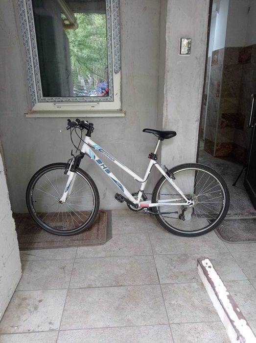 Vand 2 biciciclete pentru copii, in stare buna de functionare, roti dimensiunea de 26 inch.