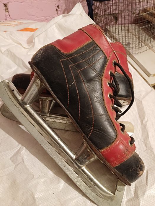 Продам Коньки мужские хокейные.