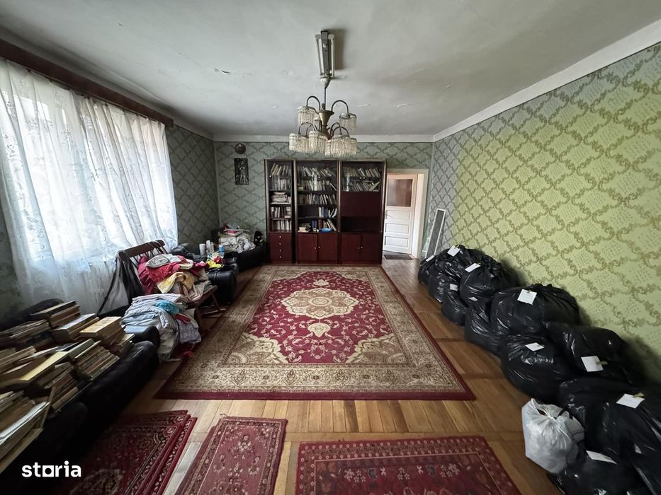 Casa 3 camere cu 3 ari teren , zona 14 Mai