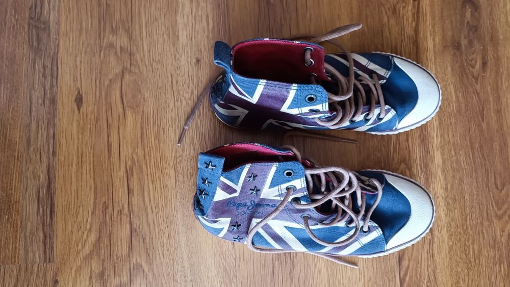 Продавам дамски кецове