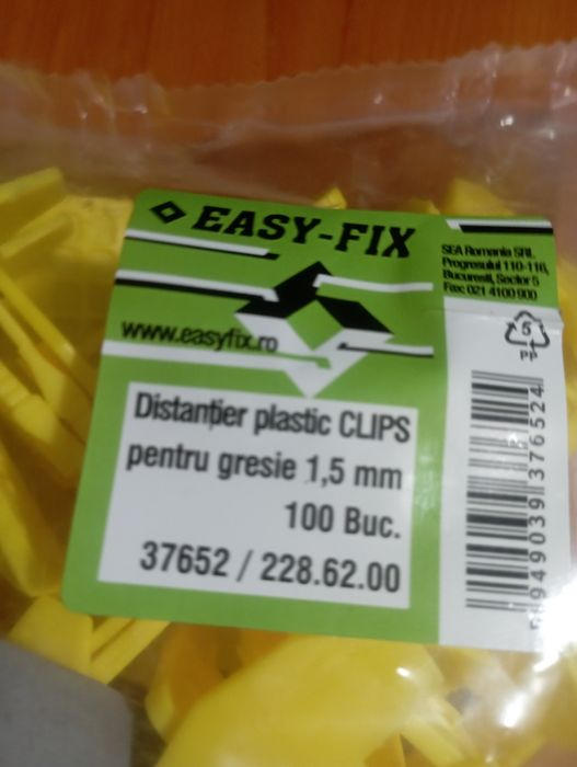 Distanțiere clips și pene pentru gresie și faianță