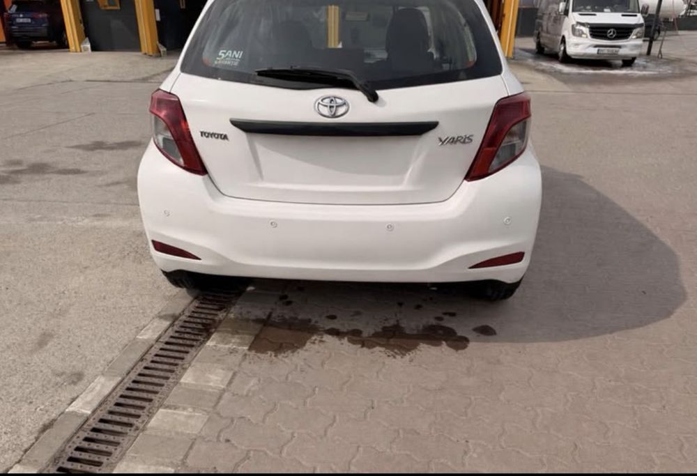 Toyota Yaris 2012 1.3 benzina