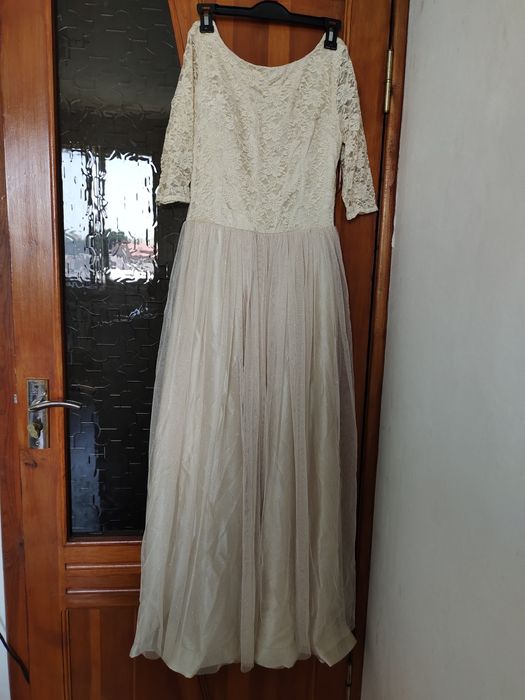 Вечернее платье  молочного цвета