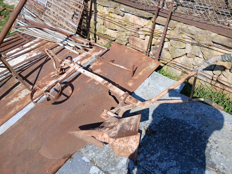 Стари плугове ..