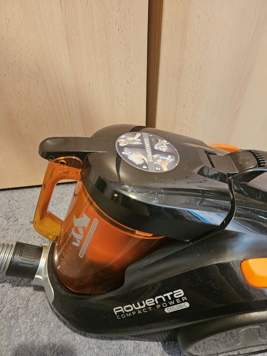 Aspirator fără sac Compact Power Cyclonic RO3753EA