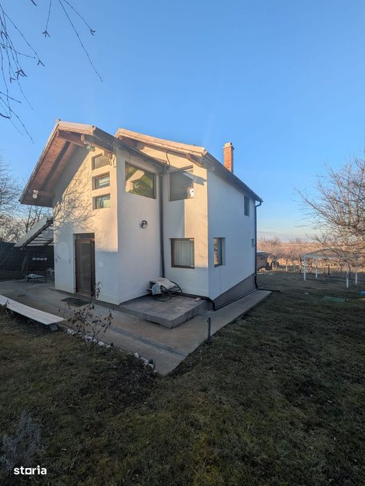 Casă primitoare cu livadă și teren generos