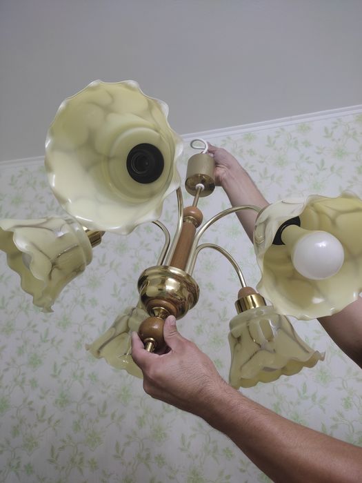 Продам люстру в хорошем состоянии