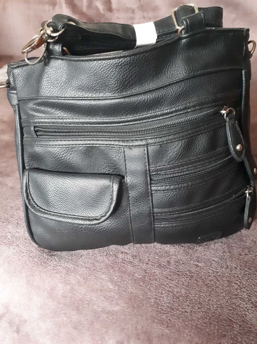 Geanta  neagră pentru dama ,cu fermoare de mână  și de umar
